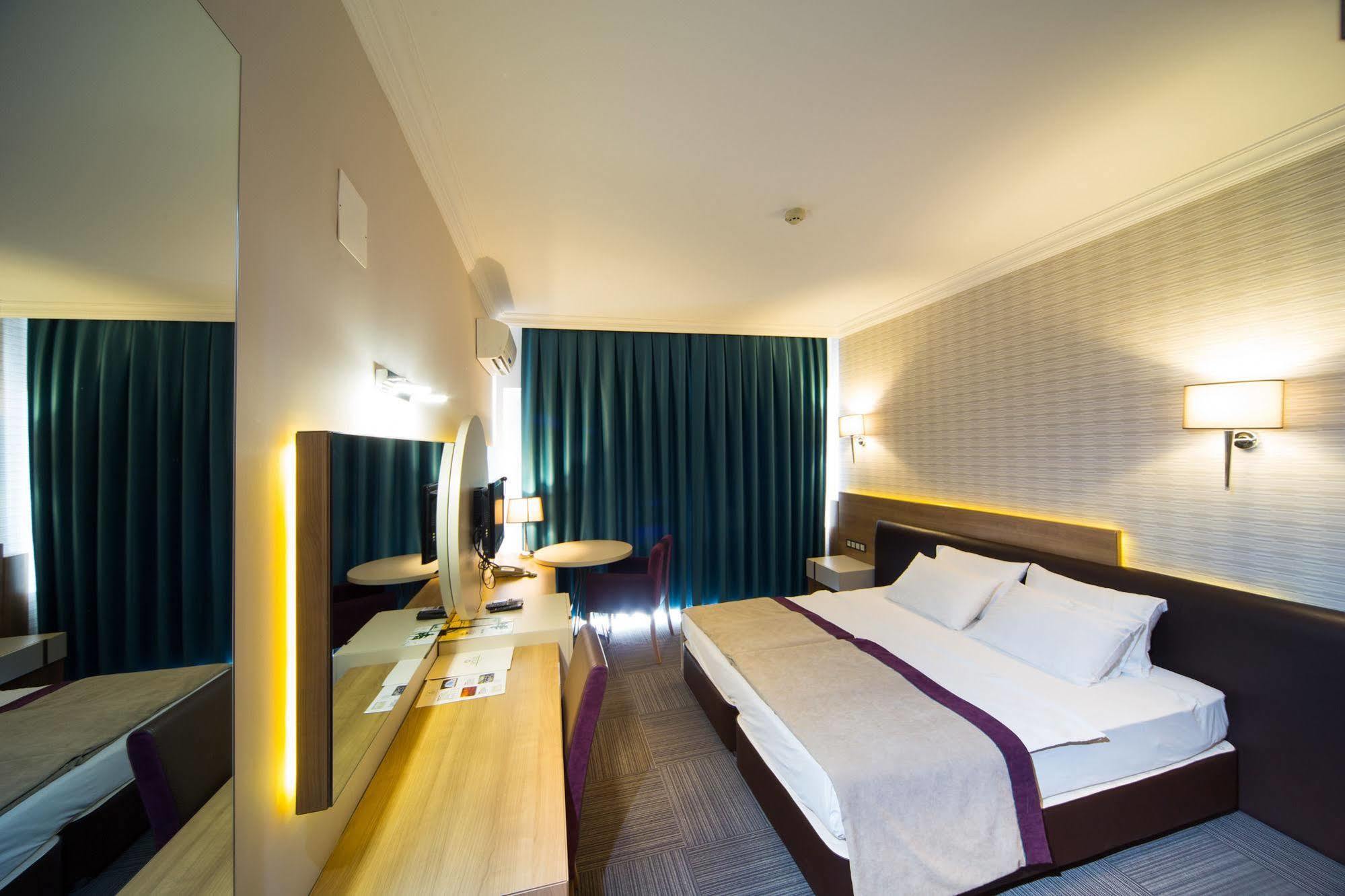 Spilos Hotel Manisa Exterior foto